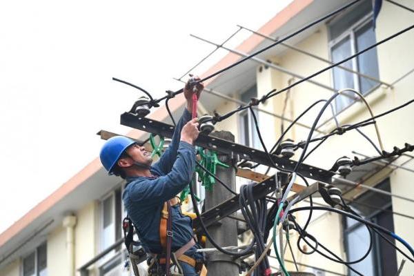 零噪音不停电！移动送电车解决居民施工痛点 