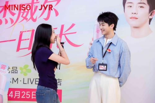 JVR杰威尔联动名创优品“一日店长”再掀浪潮，15周年品牌焕新起航 