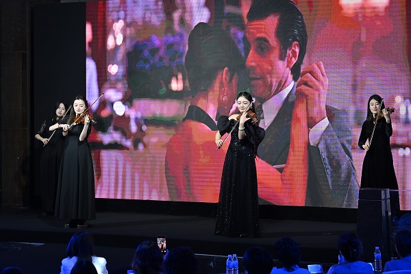 酷皮诗2026「诗意画染」假发全球发布——时尚盛典闪耀启航 