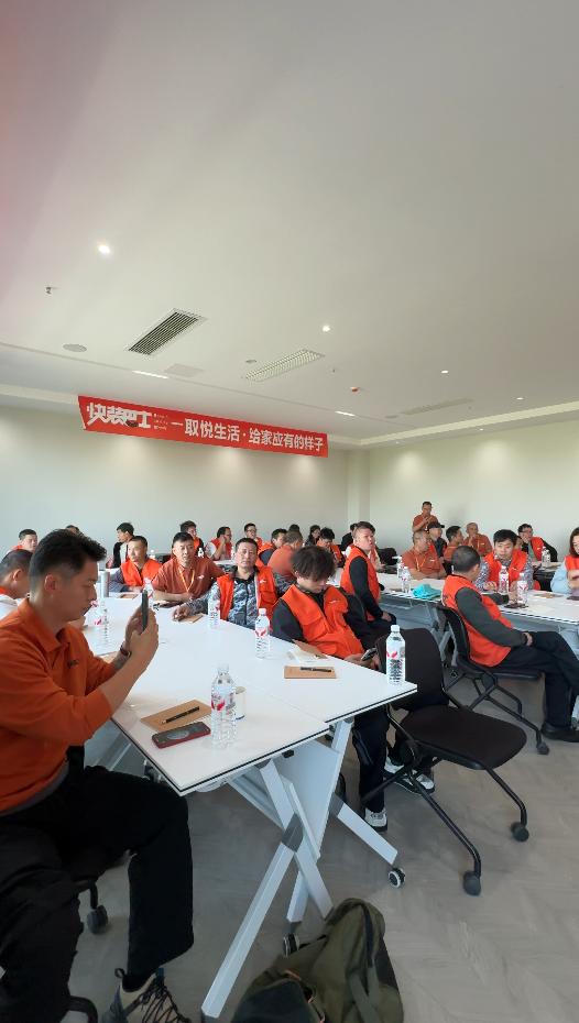 圆满收官｜快装巴士供应链赋能培训落幕，新工艺新材料筑牢48小时极速翻新硬实力 