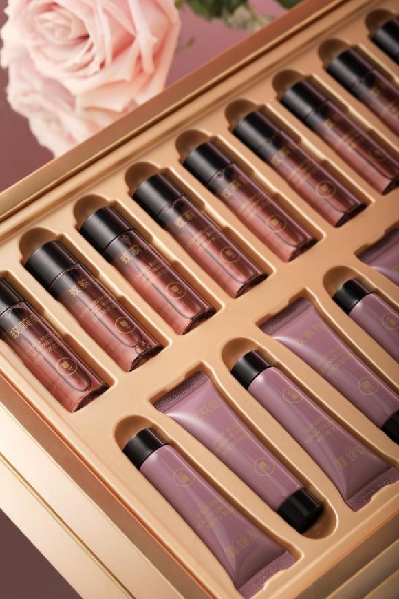 玫莉蔻发光水绷带套盒，以玫瑰深润，焕启肌肤水润光彩 