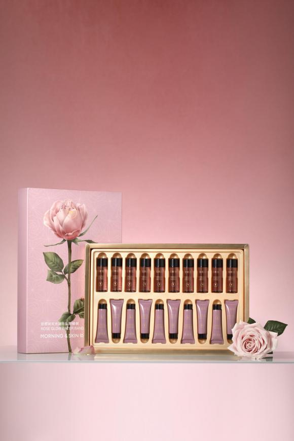 玫莉蔻发光水绷带套盒，以玫瑰深润，焕启肌肤水润光彩 