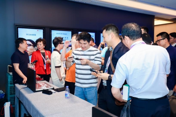 WAEA二季度国际发布会在深举办，光粒、CYBERSIGHT同台首秀，全球产业协作开启新篇章 