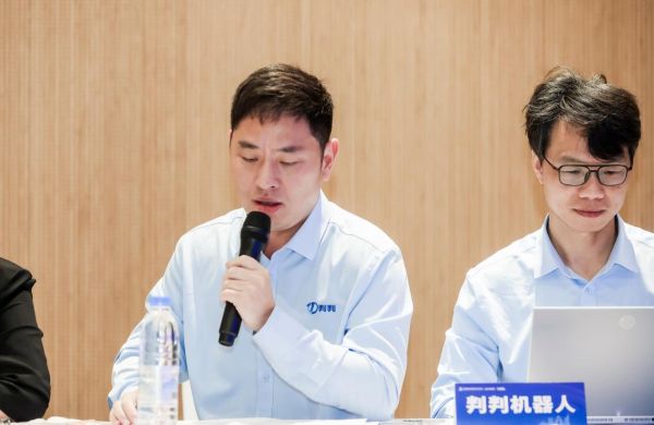 判判机器人共研中小学智能批阅团标中期研讨会蓉召开 