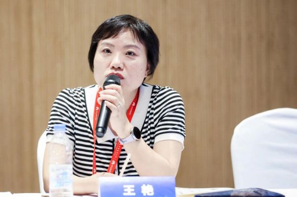 判判机器人共研中小学智能批阅团标中期研讨会蓉召开 