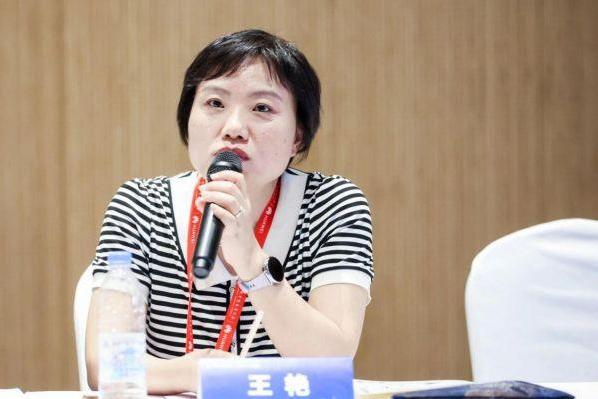 判判机器人共研中小学智能批阅团标中期研讨会蓉召开 