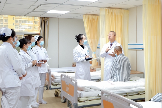 创新CGF促黑复色诊疗方式，优化白癜风整体治疗体验 