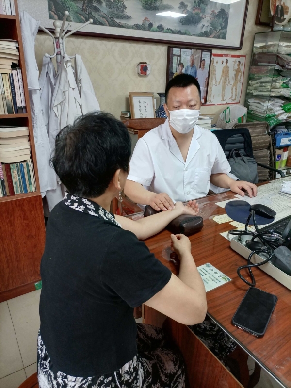 赵培学：三十年杏林耕耘，以仁心仁术守护健康 