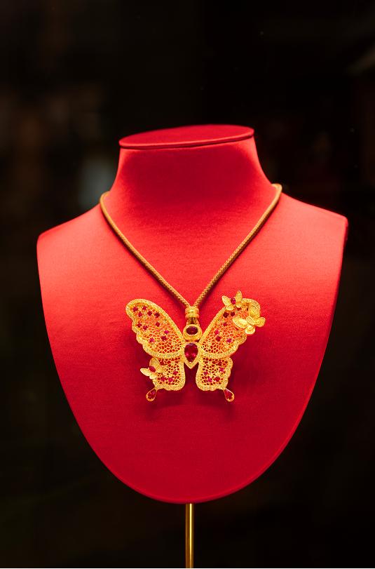 首店开业三天爆品售罄，本土高珠品牌展现强劲爆发力 