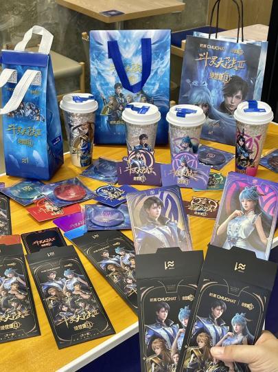 撕开有惊喜！初茶CHUCHAT联手《斗罗大陆2绝世唐门》动画联名，是贩卖周边还是贩卖情绪？ 