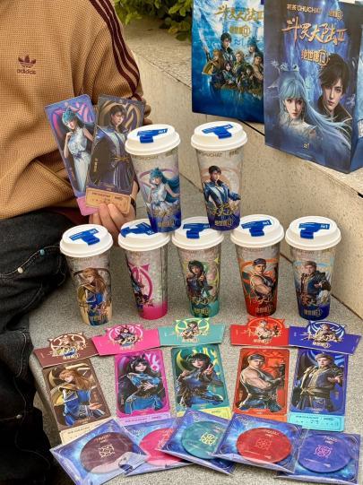 撕开有惊喜！初茶CHUCHAT联手《斗罗大陆2绝世唐门》动画联名，是贩卖周边还是贩卖情绪？ 