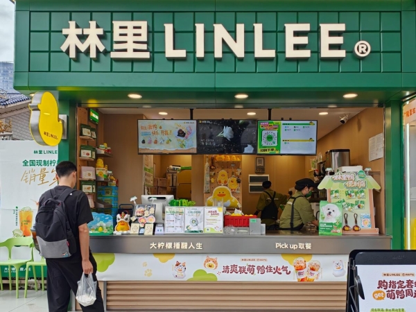 网易严选xLINLEE林里跨界联动，五一假期人宠一起“鸭”住火气 