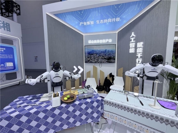 智元机器人亮相第九届数字中国建设峰会 以具身智能落地赋能数字中国建设 