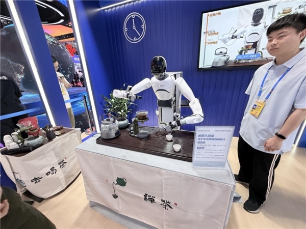 智元机器人亮相第九届数字中国建设峰会 以具身智能落地赋能数字中国建设 