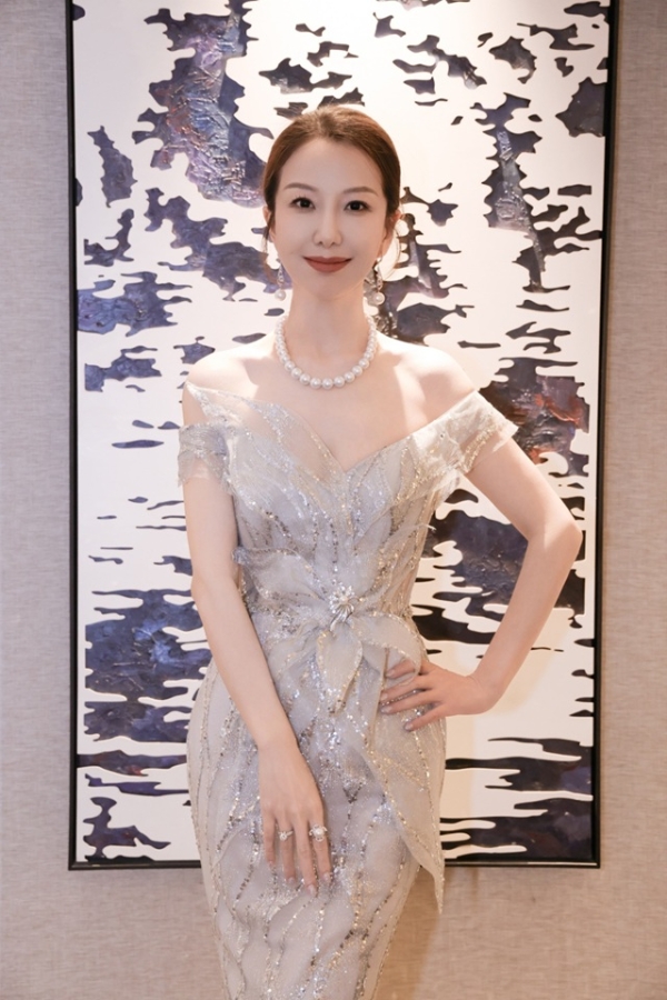 第十六届北京国际电影节盛大启幕，周波优雅亮相