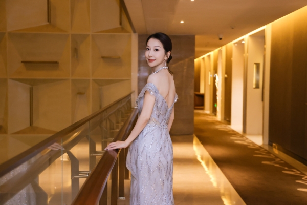 第十六届北京国际电影节盛大启幕，周波优雅亮相