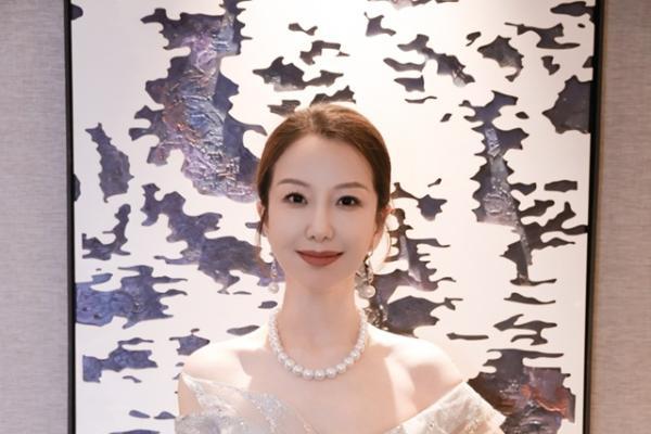 第十六届北京国际电影节盛大启幕，周波优雅亮相