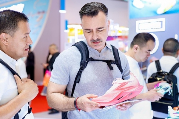 科技竞速，领跑未来：361°携前沿矩阵尖货亮相2026晋江鞋博会