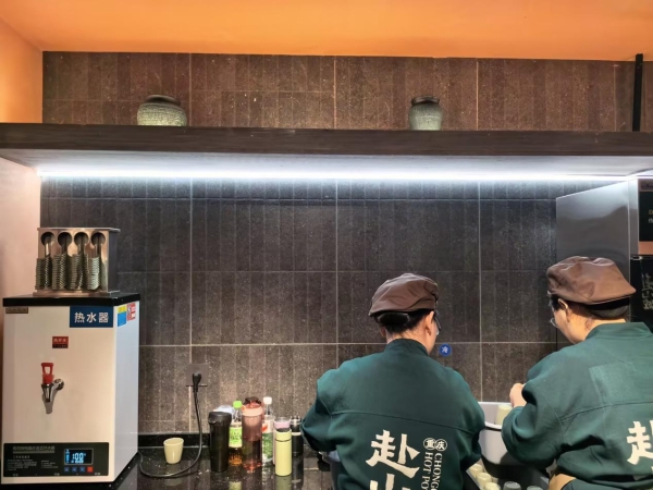 凭借“山城风+不改良”：徐升记斩获“2026年度特色火锅十大品牌” 