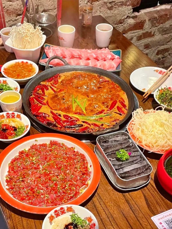 凭借“山城风+不改良”：徐升记斩获“2026年度特色火锅十大品牌” 