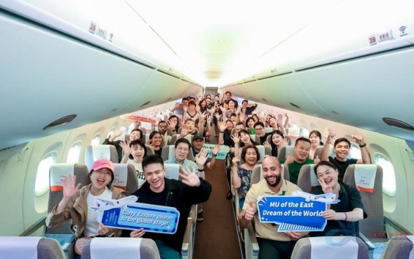 东航全球雇员“飞越山海”走读川渝，点赞中国民航新发展 