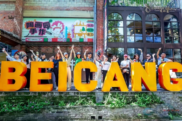 东航全球雇员“飞越山海”走读川渝，点赞中国民航新发展 