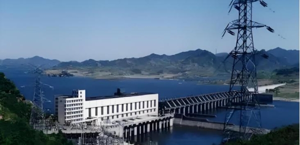 30年水电站冻融剥蚀修复方案出炉丨卡本FRP夹克法为闸墩穿上 “铠甲”，提升耐久性防护 