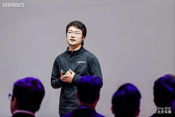 不止自动驾驶，北京车展元戎周光、阮翀同台：物理 AI 将是终局