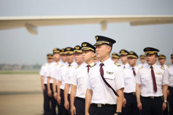 东航飞行团队：为“三飞”当先锋，护航人民美好出行