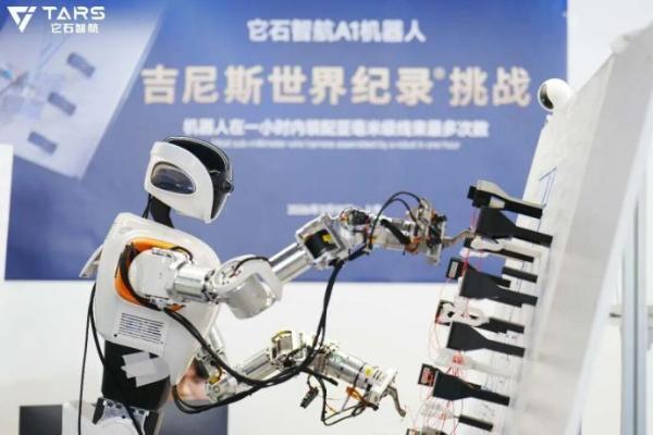 具身智能“ChatGPT时刻”还有多远？它石丁文超：约两年可见明显拐点 