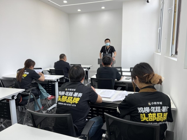 小糕学姐商学院启航，用十年沉淀为加盟商搭建完整经营护城河 