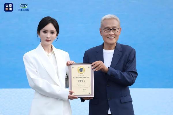 央视新闻探访君乐宝奶粉：全链透明铸就中国奶粉底气 