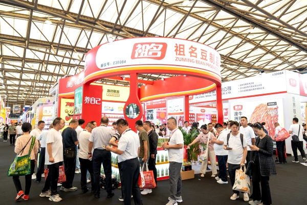 祖名重磅推出吃豆人联名系列产品，游戏IP赋能豆制品玩味出圈 