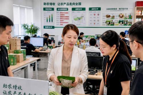 电商渠道拓宽地方特色产品销路，企业关注农产品线上运营能力建设 
