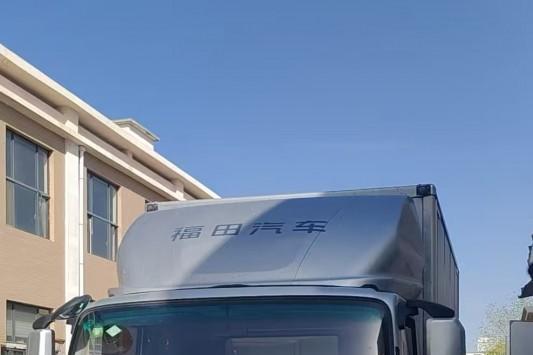 西北“送货郎”屠师傅：从远方到家人，欧马可LNG助其开启生活新篇 