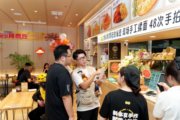 小林家披萨：不只做好一家店，更要做青年创业的“攀登梯” 