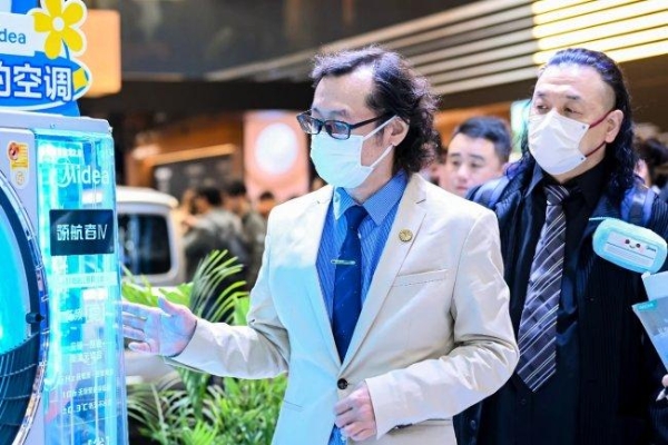 AWE暗战升级：日本工程师“探秘”美的，低频技术成中国空调破局关键