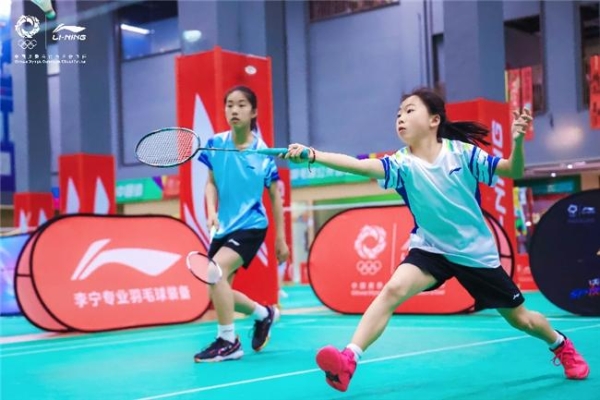 2026李宁杯女子羽毛球公开邀请赛青岛站开赛 黄海之滨挥拍跃动“她”精彩