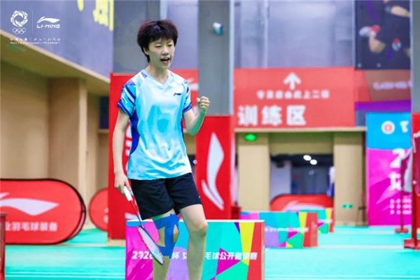 2026李宁杯女子羽毛球公开邀请赛青岛站开赛 黄海之滨挥拍跃动“她”精彩