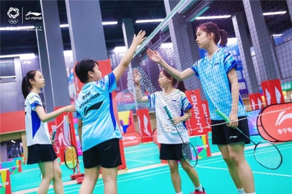 2026李宁杯女子羽毛球公开邀请赛青岛站开赛 黄海之滨挥拍跃动“她”精彩