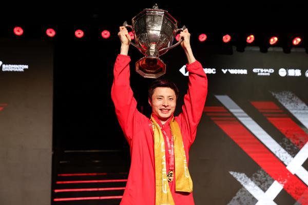 第12次捧起汤杯！东鹏补水啦品牌运动大使石宇奇演绎“铁血一单”传奇