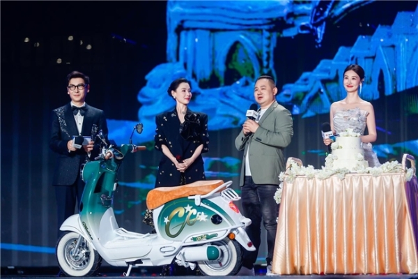 行业首个3万人发布会+深耕女性出行赛道：雅迪正在重塑行业规则 