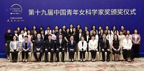 从“缺席”到“在场”，三代人的手拉手接力 