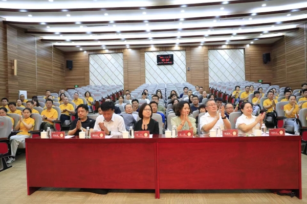 中华全国总工会授予第六中药厂 “全国五一劳动奖状” 