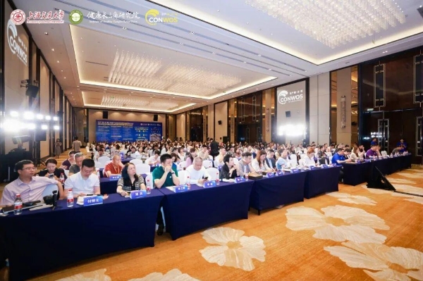 鑫佑健康集团CEO周文卿携糖果妈咪、优妮两大品牌亮相首届康沃斯产康大会，以AI领跑“新产康”赛道 