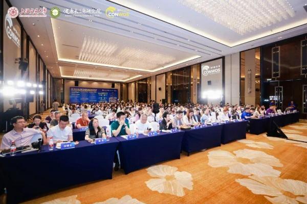 鑫佑健康集团CEO周文卿携糖果妈咪、优妮两大品牌亮相首届康沃斯产康大会，以AI领跑“新产康”赛道 