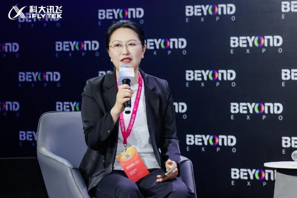 讯飞AI眼镜登场 科大讯飞自主可控软硬一体战略再落一子