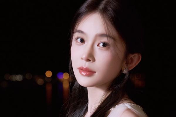 戛纳星光一闪而逝，真正经得住时间冲刷的是“国泰民安”的美 