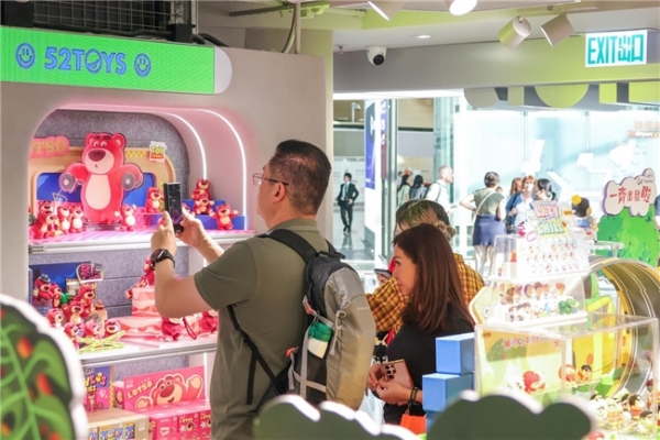 卡位港澳核心枢纽 52TOYS香港机场店正式开业 