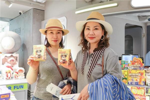 卡位港澳核心枢纽 52TOYS香港机场店正式开业 